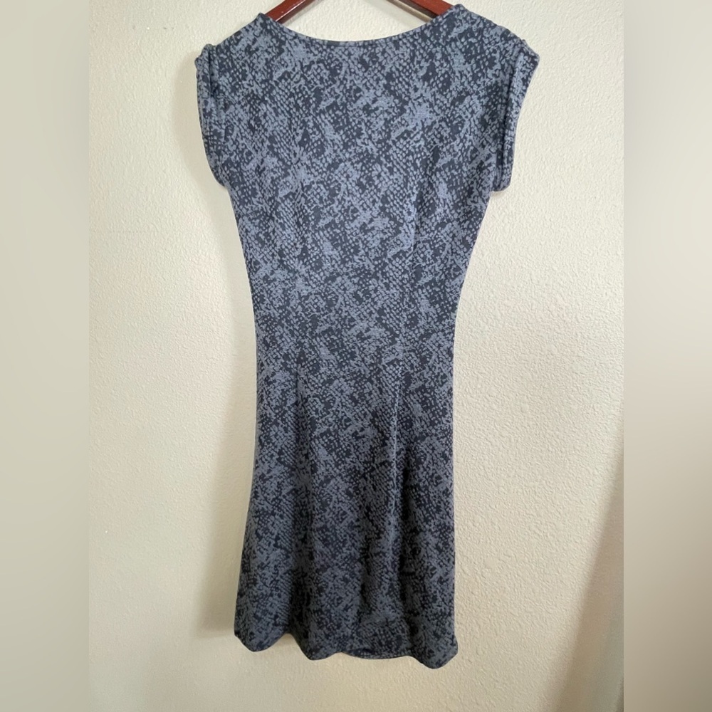 Ann Taylor Size 2 snake print body con dress - Picture 4 of 7